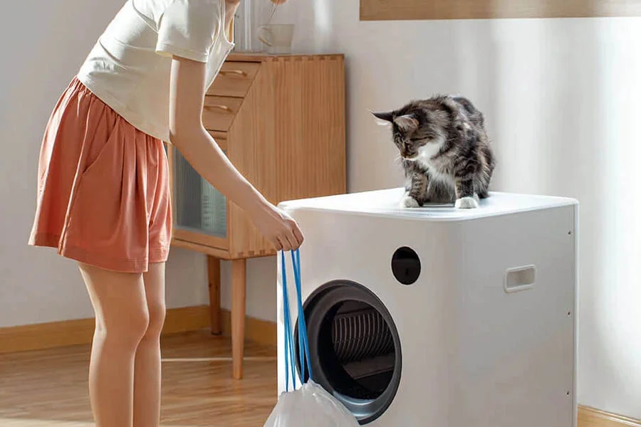 self scooping cat litter box